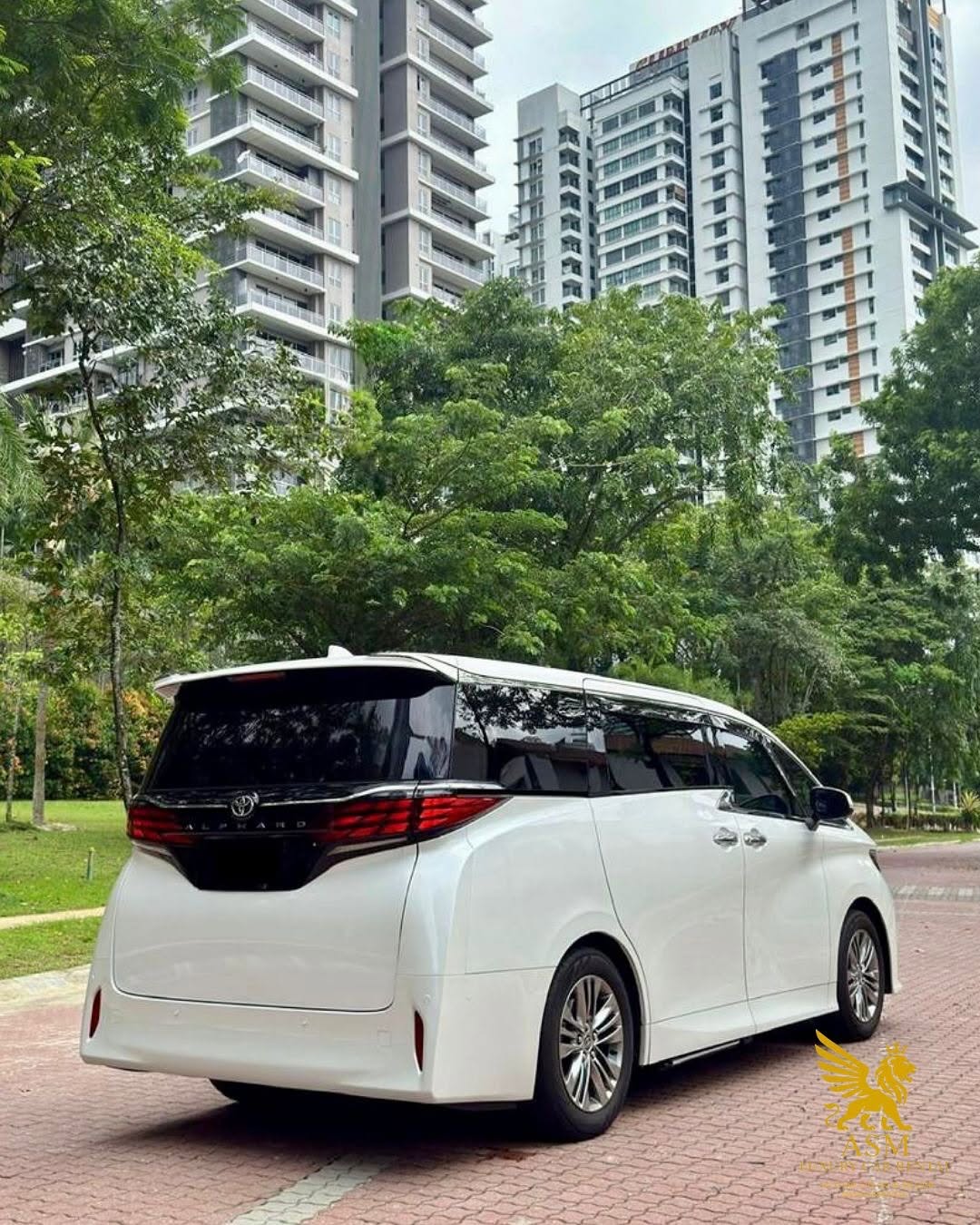 Toyota Alphard AGH 40 rental Malaysia - photo 4