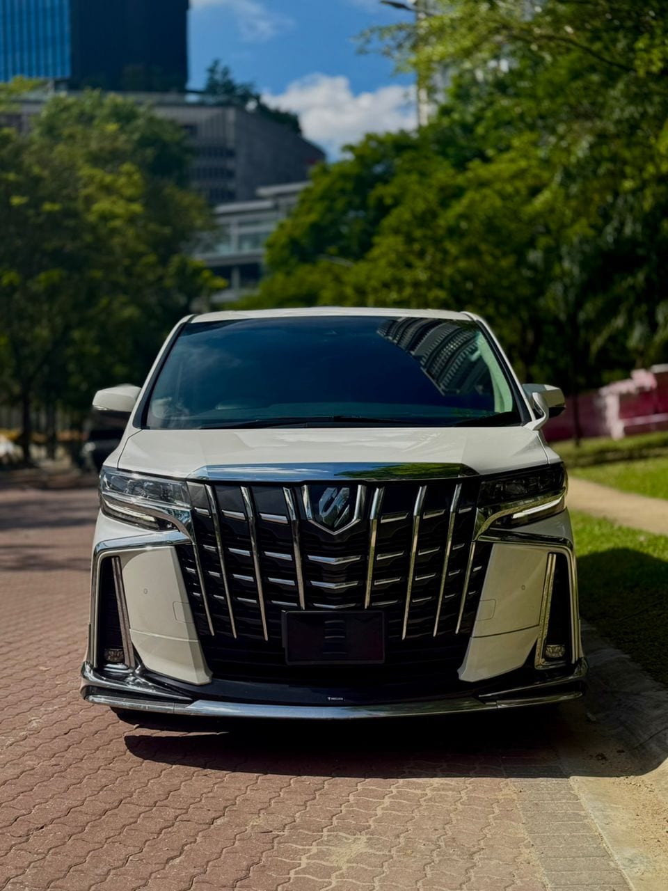 Toyota Alphard SC rental Malaysia — photo 1