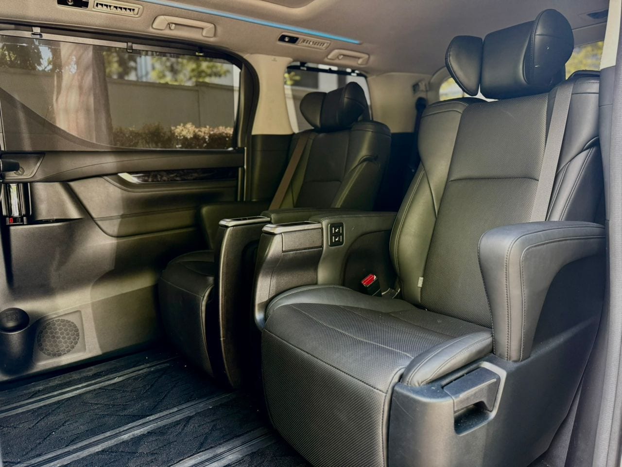Toyota Alphard SC rental Malaysia — photo 3
