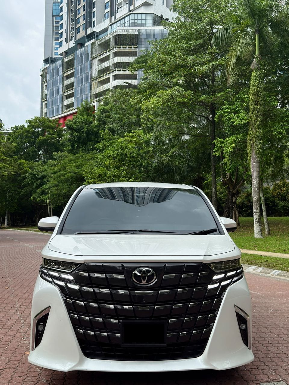 Toyota Alphard AGH 40 rental Malaysia — photo 1