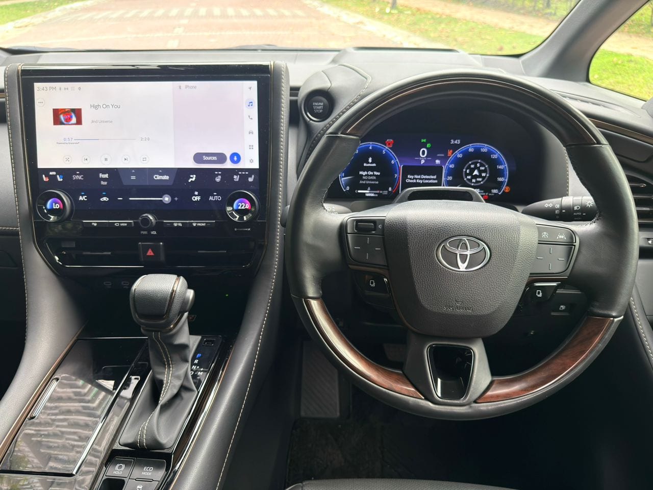 Toyota Alphard AGH 40 rental Malaysia — photo 2