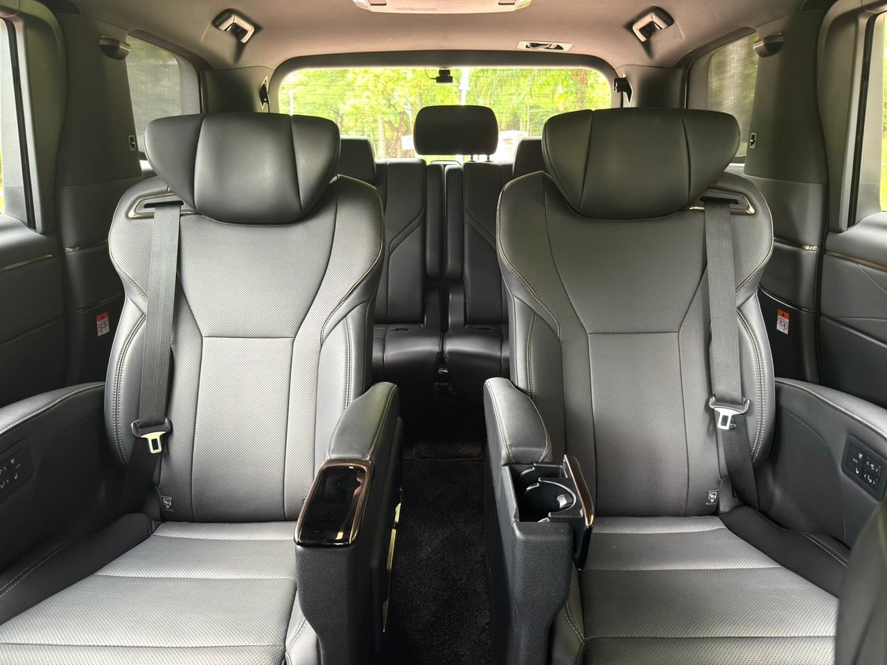 Toyota Alphard AGH 40 rental Malaysia — photo 3