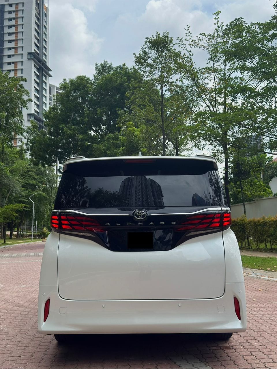 Toyota Alphard AGH 40 rental Malaysia — photo 6