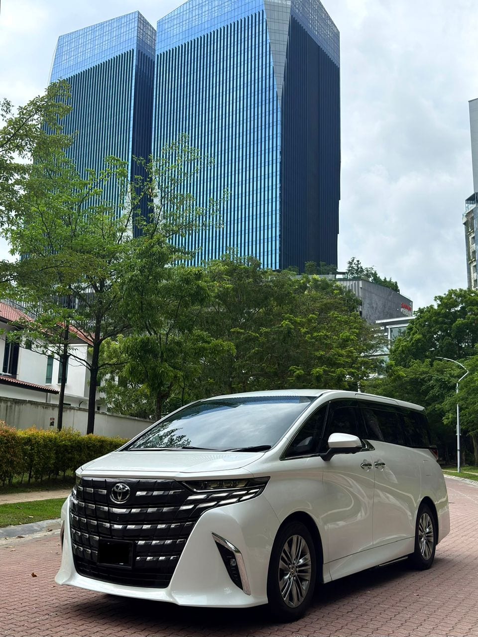Toyota Alphard AGH 40 rental Malaysia — photo 7