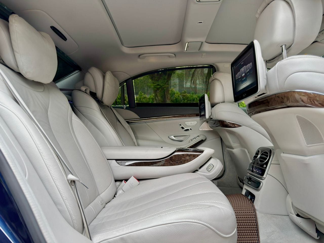 Mercedes-Benz S400 H rental Malaysia — photo 4