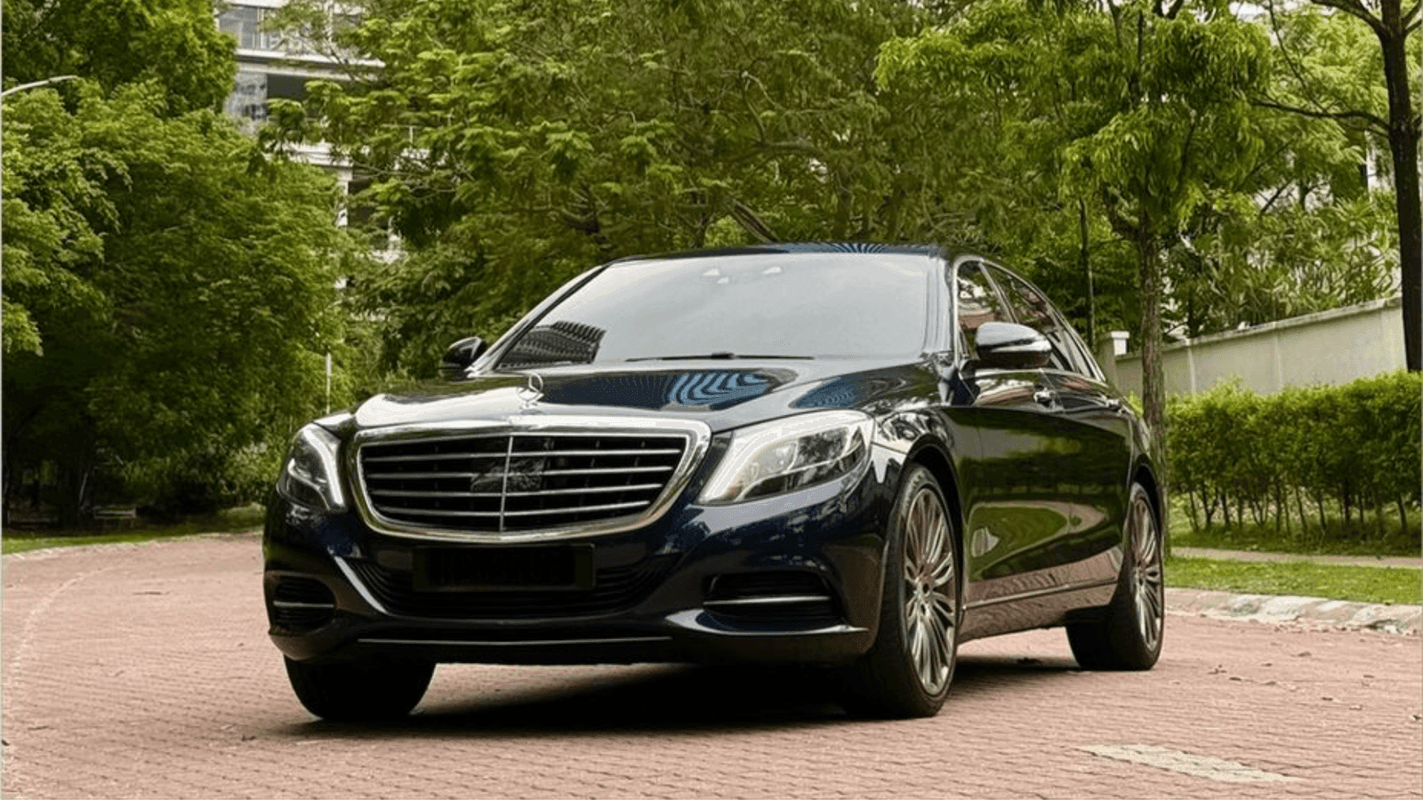 Mercedes-Benz S400 H - luxury car rental Kuala Lumpur Malaysia