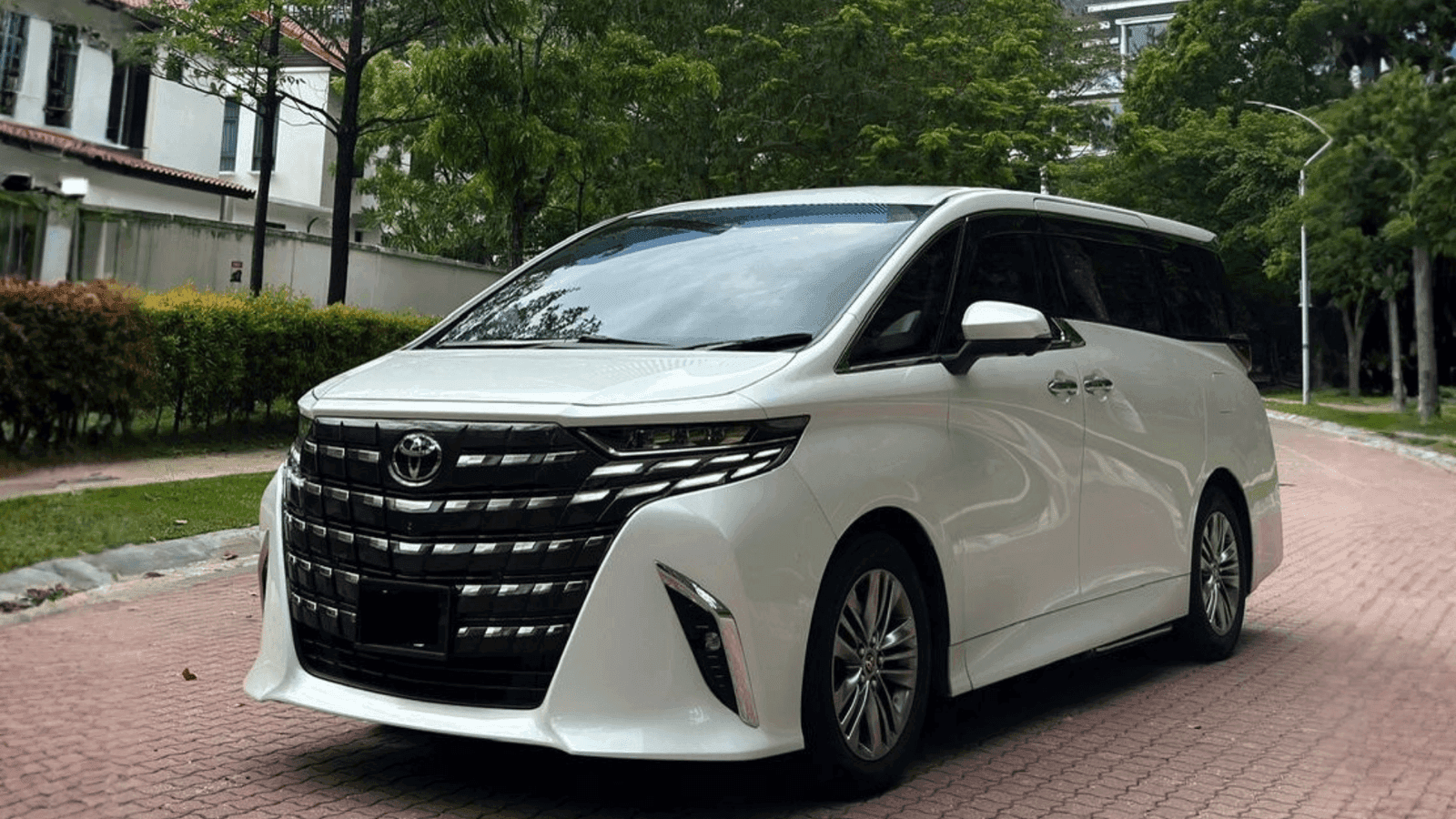 Toyota Alphard AGH 40 - luxury car rental Kuala Lumpur Malaysia
